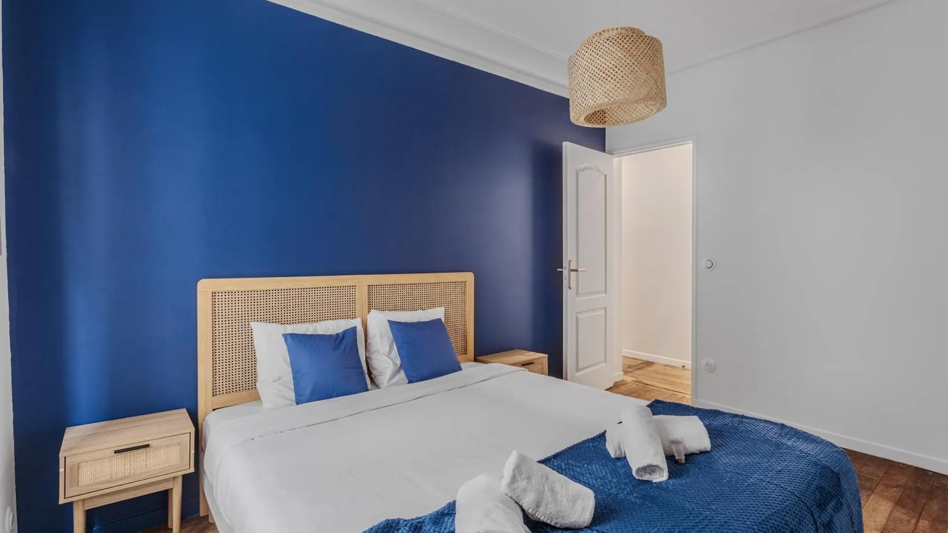 Apartament Splendide 18eme 6p Paryż